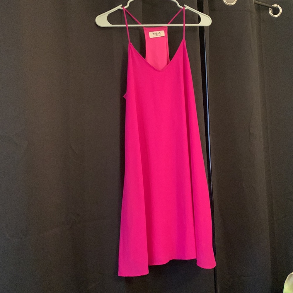 Hot pink dress 🌺 prefect for summer!